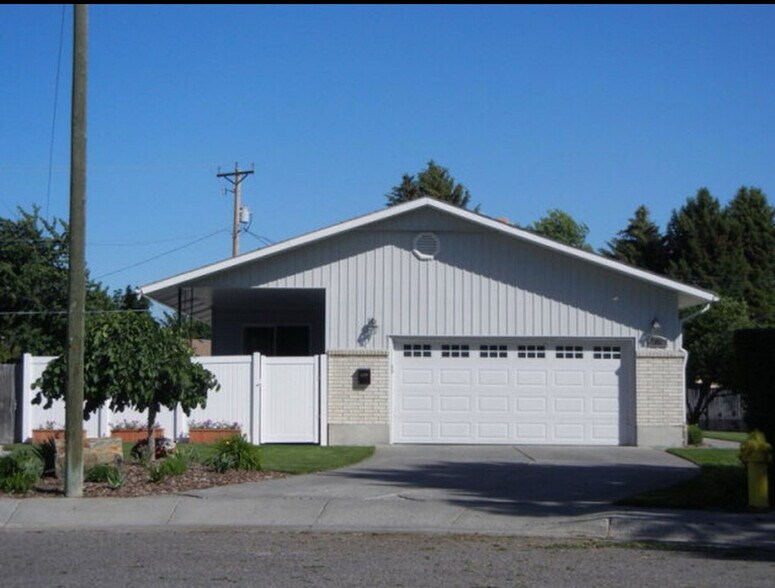 Building Photo - 2051 Hughes Dr