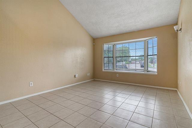 Building Photo - 10359 Chelmsford Dr