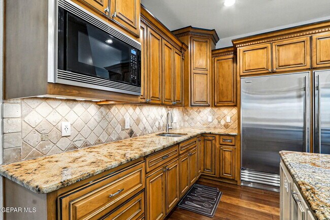 Building Photo - 6528 Calle Placido Dr