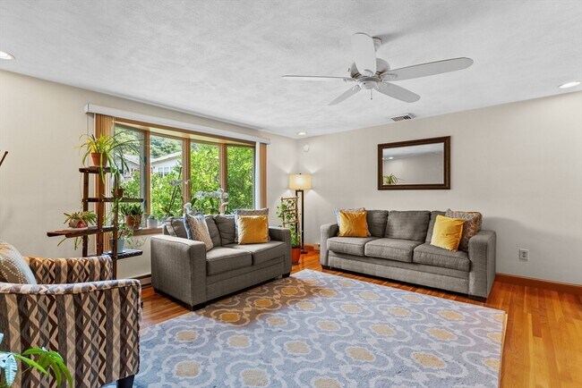 Building Photo - 27 Ridge Hill Ave