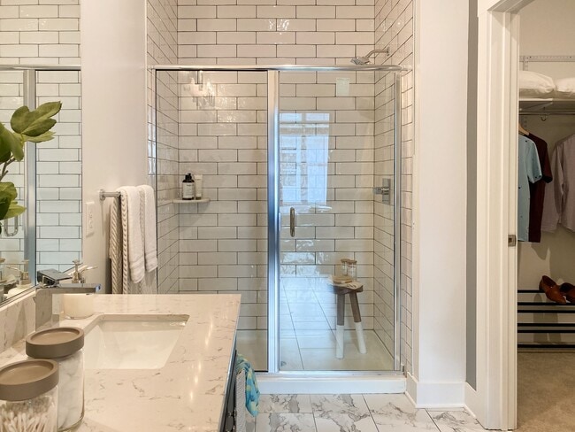 Building Photo - The Pearl at Marina Shores