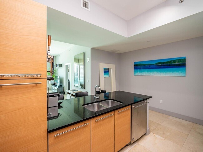 Building Photo - 950 Brickell Bay Dr