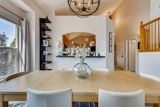 Building Photo - Beautiful 5 Bed 3.5 Bath Home In An Amazin...