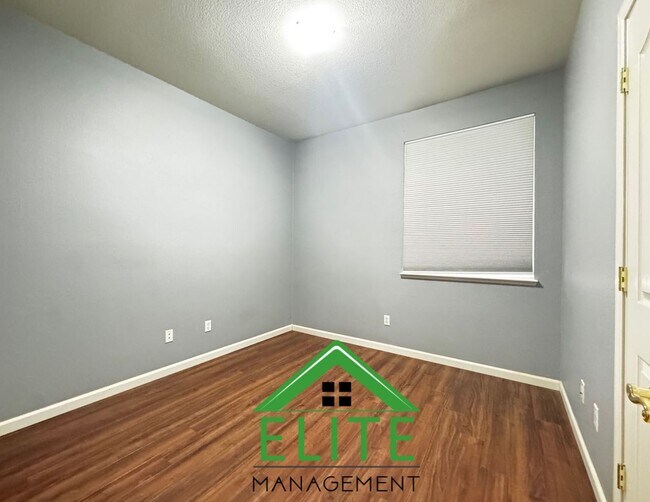 Building Photo - **Spacious 4-Bedroom Single-Story Home in ...