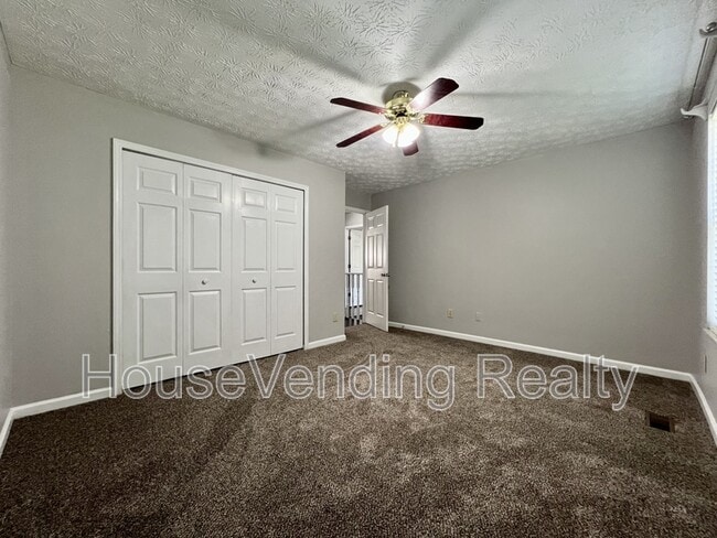 Building Photo - 9735 Hawkdale Ln