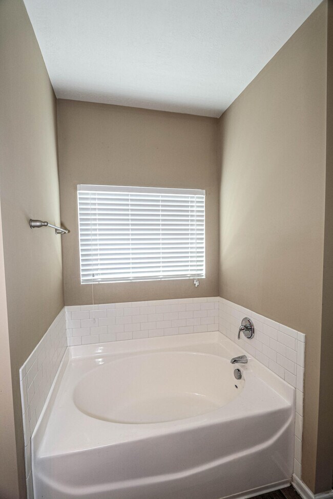 Building Photo - 479 Sebastian Dr