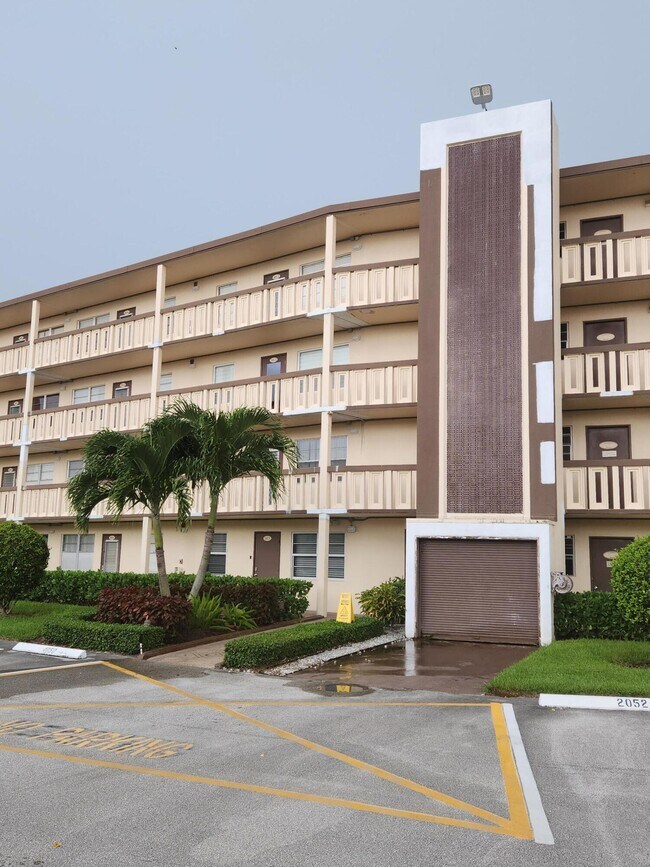Building Photo - 4053 Wolverton C