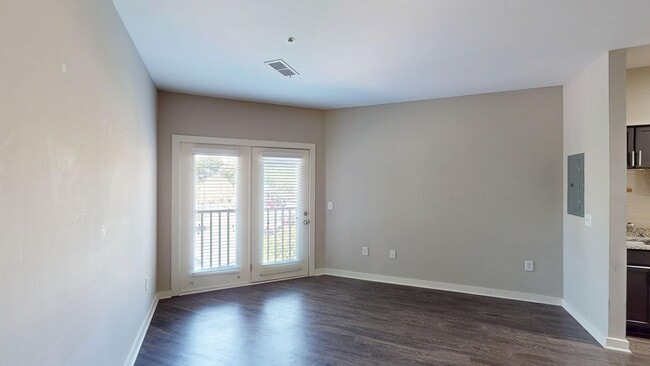 Building Photo - Cozy Studio Apartment in Vibrant Wedgewood...
