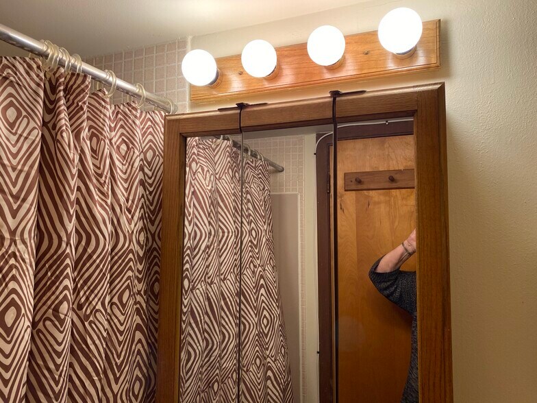 Bathroom vanity - 206 Hanshaw Rd