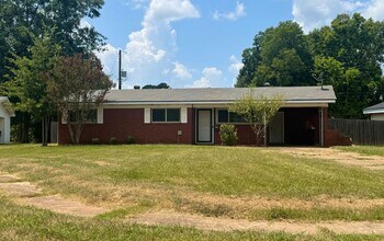 Building Photo - South Bossier Beauty!