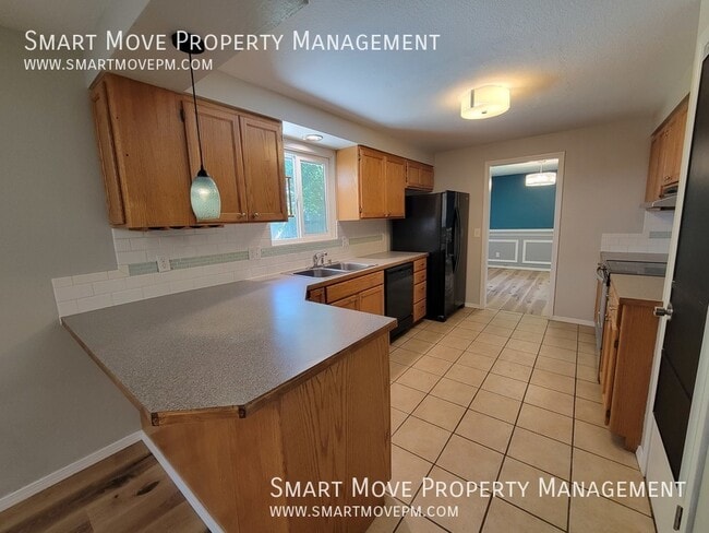 Building Photo - 9990 Skycrest-