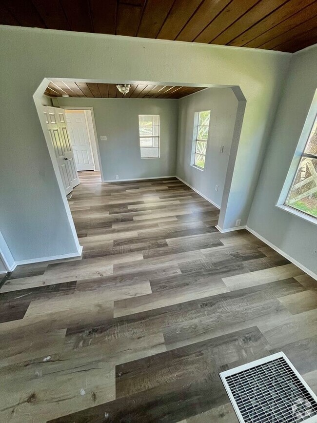 Building Photo - Beautifully Remodeled Lakeland 3BR/1BA Hom...
