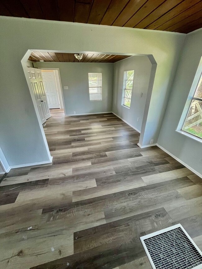 Primary Photo - Beautifully Remodeled Lakeland 3BR/1BA Hom...