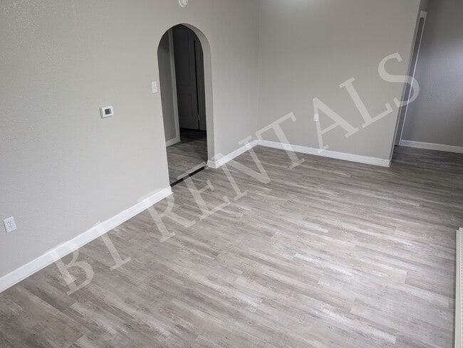 Building Photo - 6632 N Mill St