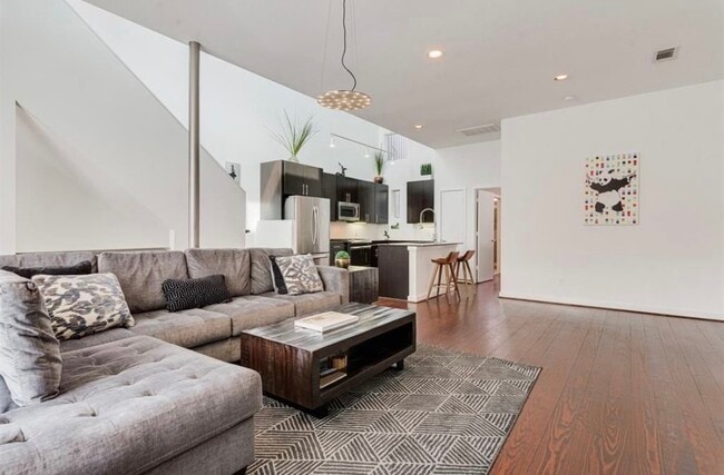 Primary Photo - 2423 Wentworth St