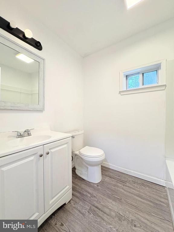 Building Photo - 1630 E 9th St