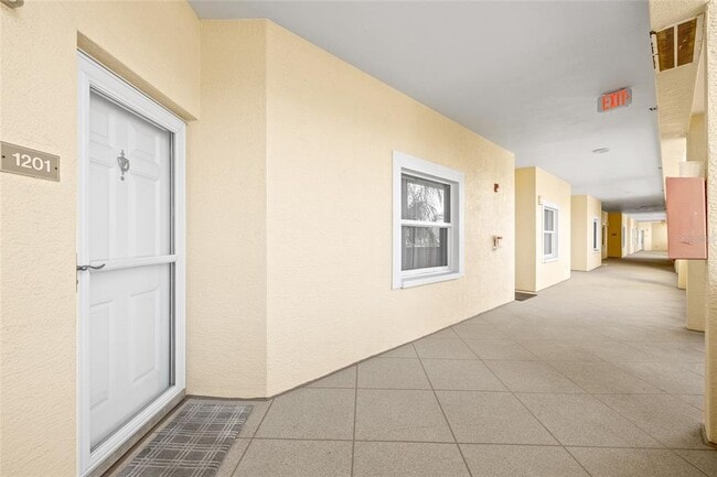Building Photo - 423 150th Ave