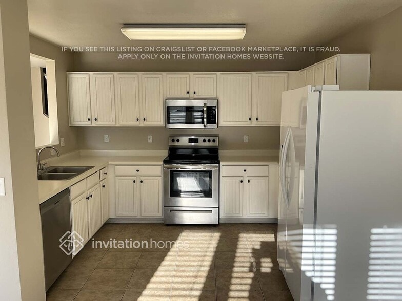 Building Photo - 685 S Porter St