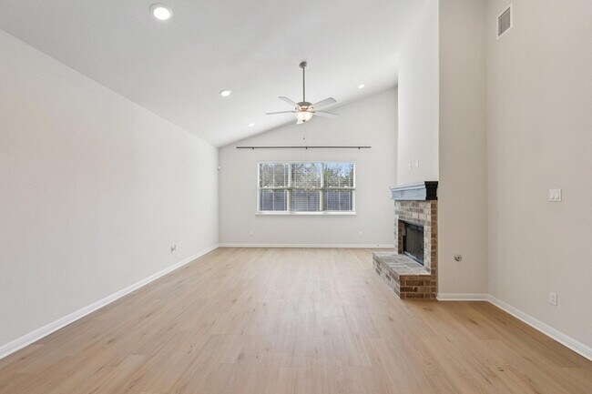 Building Photo - 308 Castlefields St