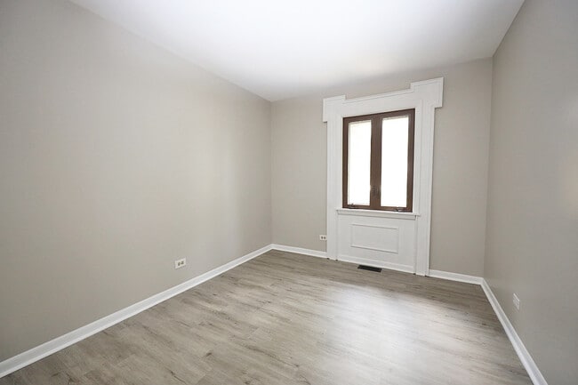 Building Photo - 661 Sycamore Dr