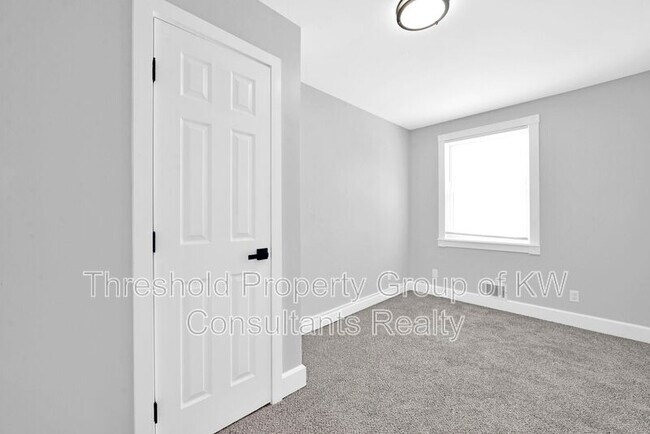 Building Photo - 342 E Morrill Ave