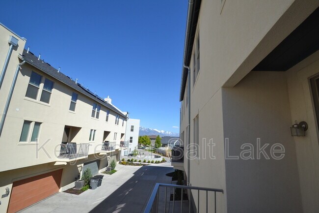 Building Photo - 11373 S Oakmond Rd