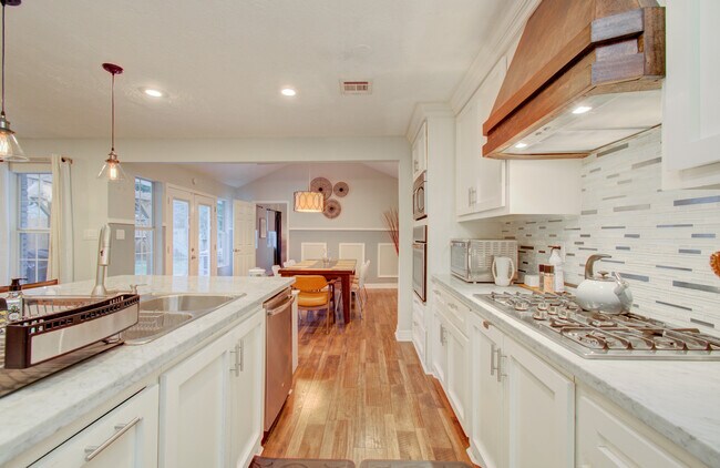 Building Photo - 11102 Hillcroft St