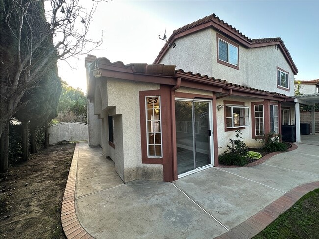 Building Photo - 324 Avenida Esplendor