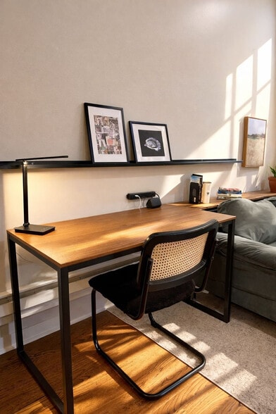 Building Photo - 736 N Throop St