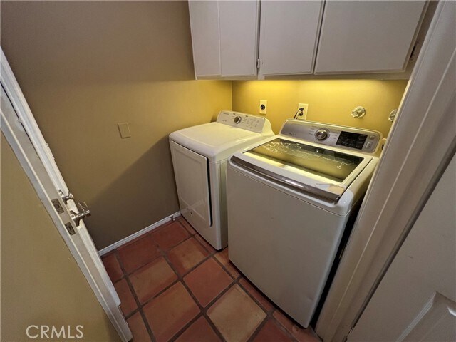 Building Photo - 6031 Shadowbrook Cir