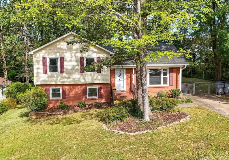 Building Photo - 730 Pineborough Rd