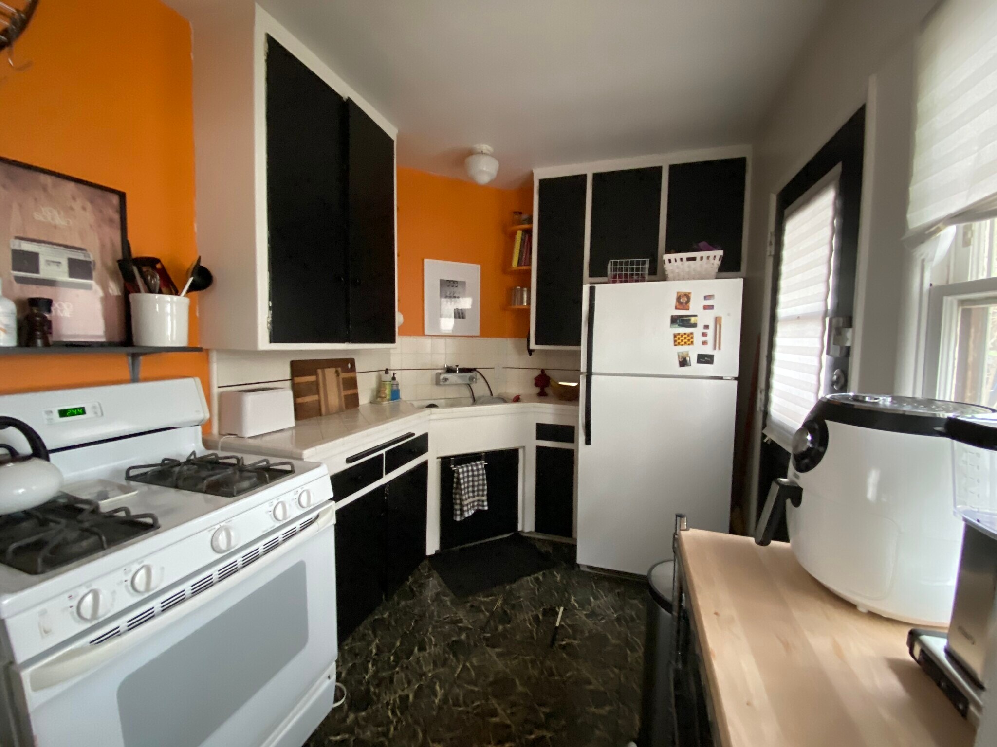 Building Photo - 1551 Rendall Pl