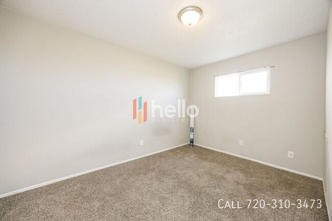 Building Photo - 984 E Saxony Dr