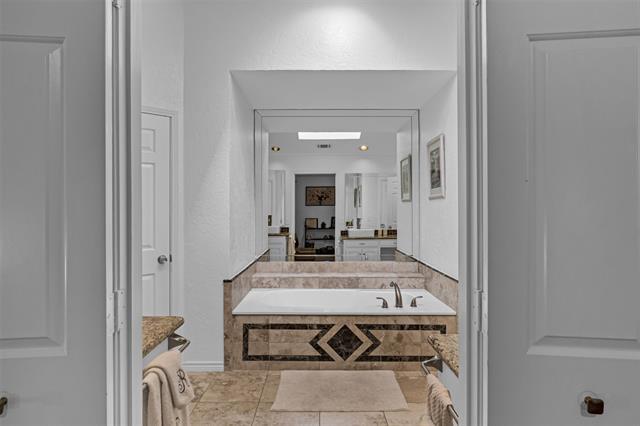 Building Photo - 11123 Manorview Cir