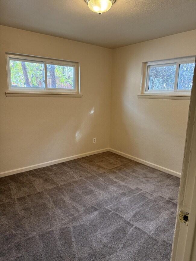 Building Photo - Charming 3 bed/2 bath house in the Heart of Thornton!