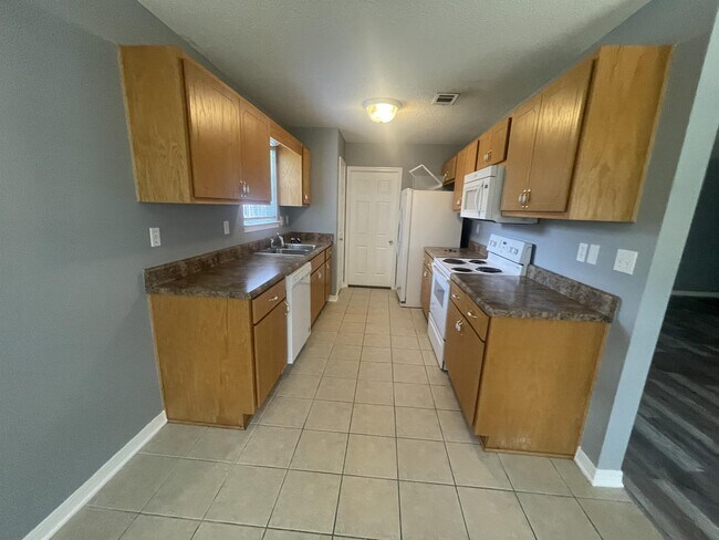 Building Photo - 192 Mary Ln