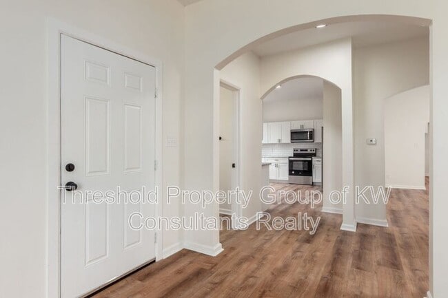 Building Photo - 865 Old Leonard Ave