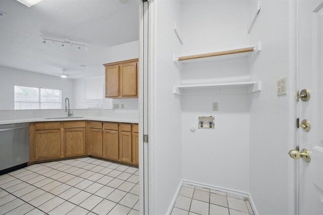 Building Photo - 2808 Kestrel Dr