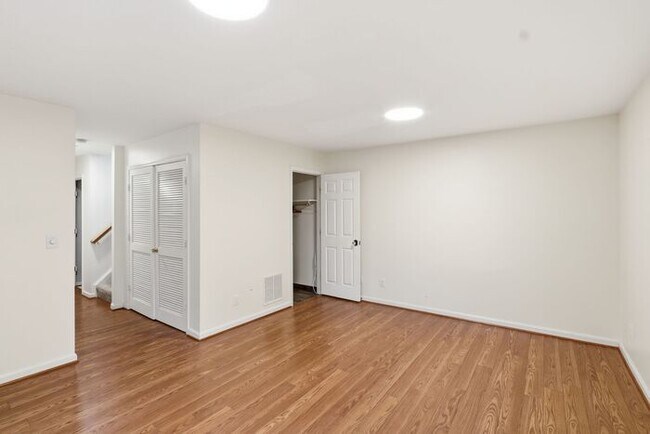 Building Photo - 15663 Viewpoint Cir