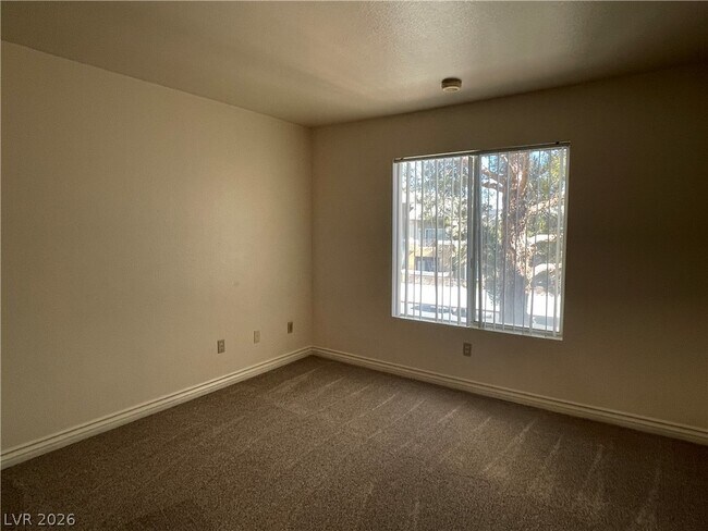 Building Photo - 8070 W Russell Rd