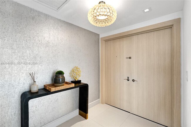 Building Photo - 3737 Collins Ave