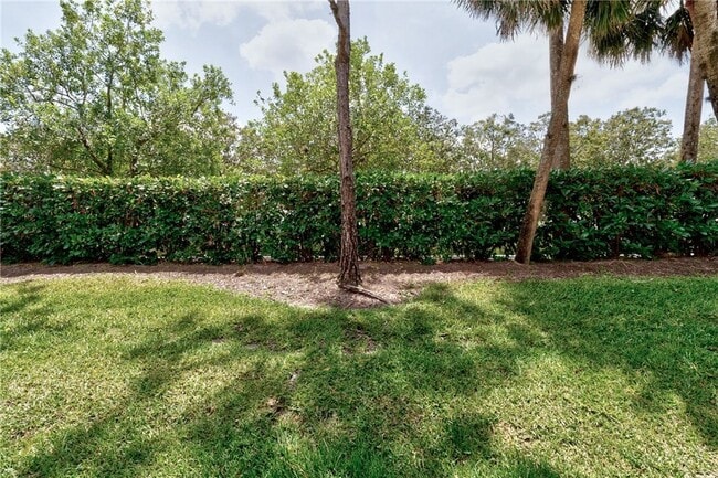 Building Photo - 9943 E Villa Cir