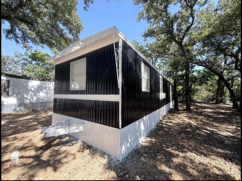 Building Photo - 215 Weeks Rd