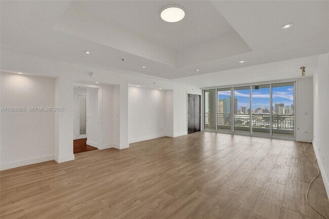 Building Photo - 848 Brickell Key Dr