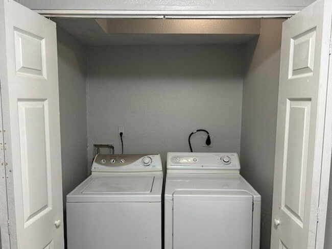 Building Photo - ***Newly renovated 3 BR 1.5BA /Water & Sewage included