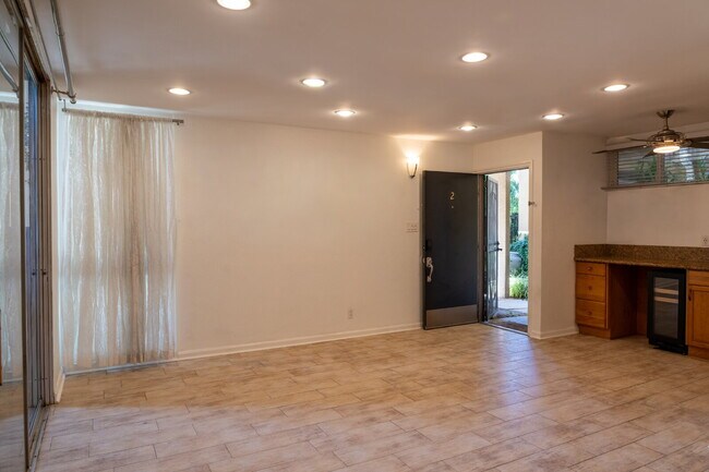 Building Photo - 465 S Los Robles Ave