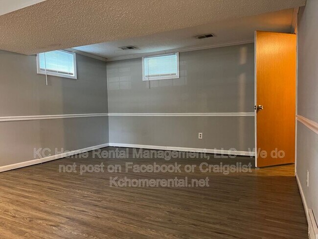 Building Photo - 6708 W 71st Terrace