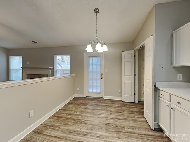 Building Photo - 607 Kingville Dr