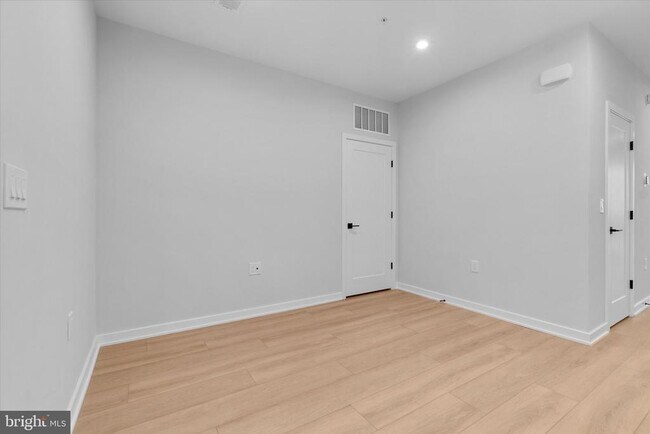 Building Photo - 4765 Sully Pt Ln