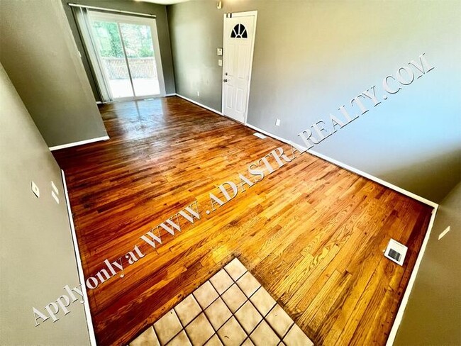 Building Photo - Very Nice 3 bedroom Home in Kansas City, MO-Available in MAY!!